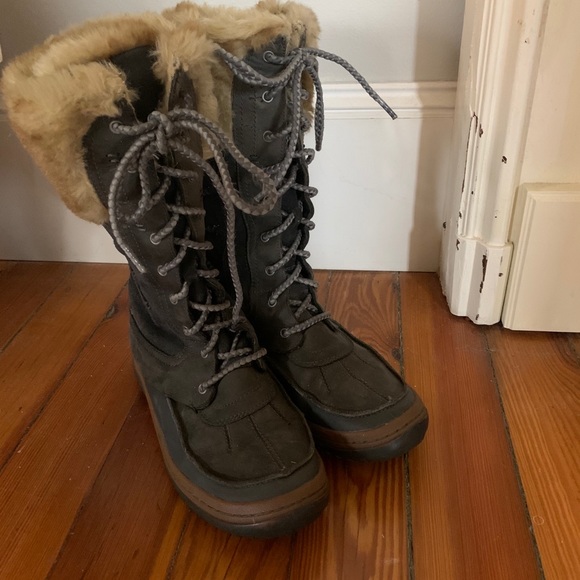 Merrell Shoes - Women’s Merrell Snow Boots
